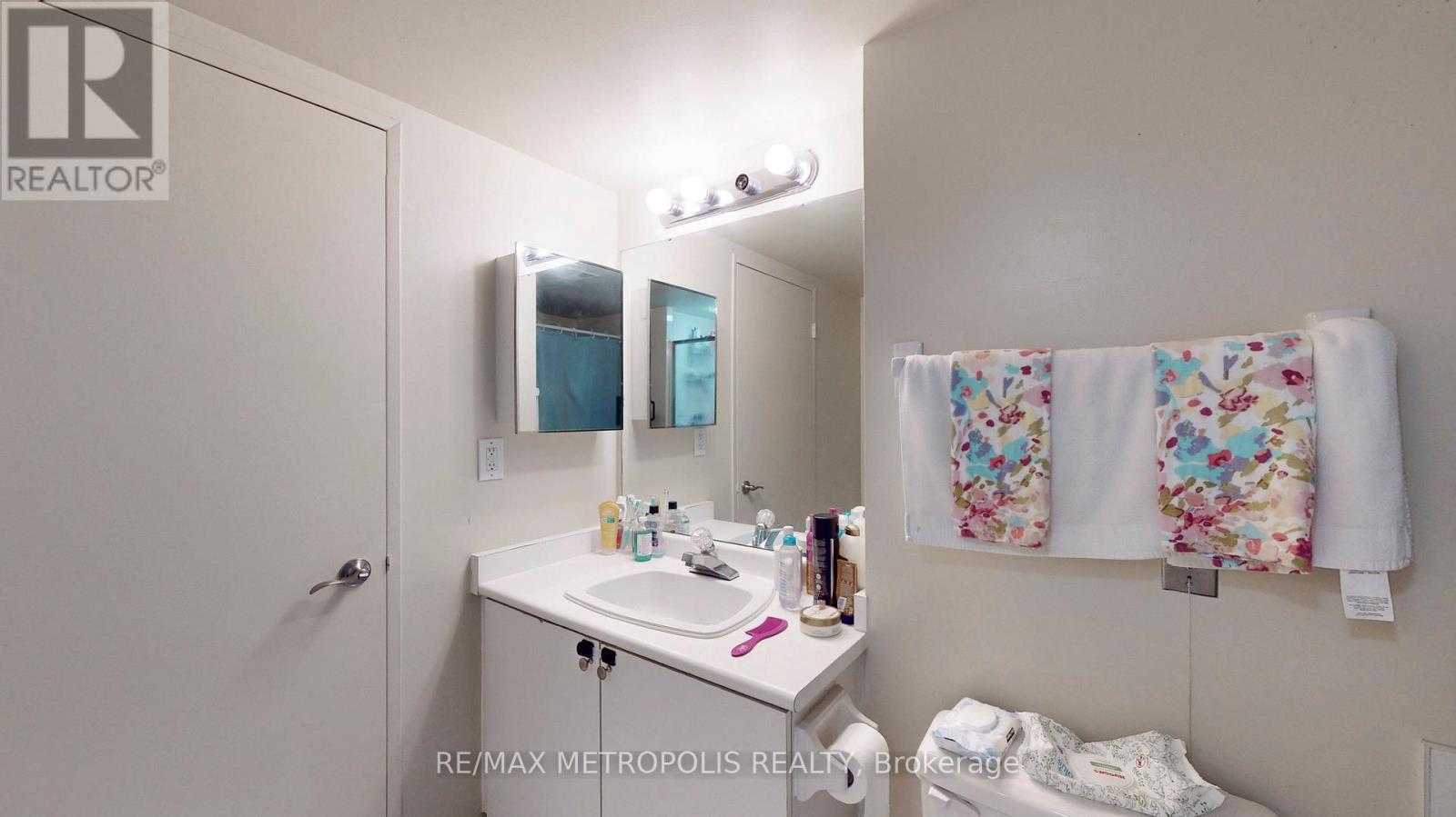 1709 - 75 King Street E, Mississauga, Ontario  L5A 4G5 - Photo 23 - W12453039