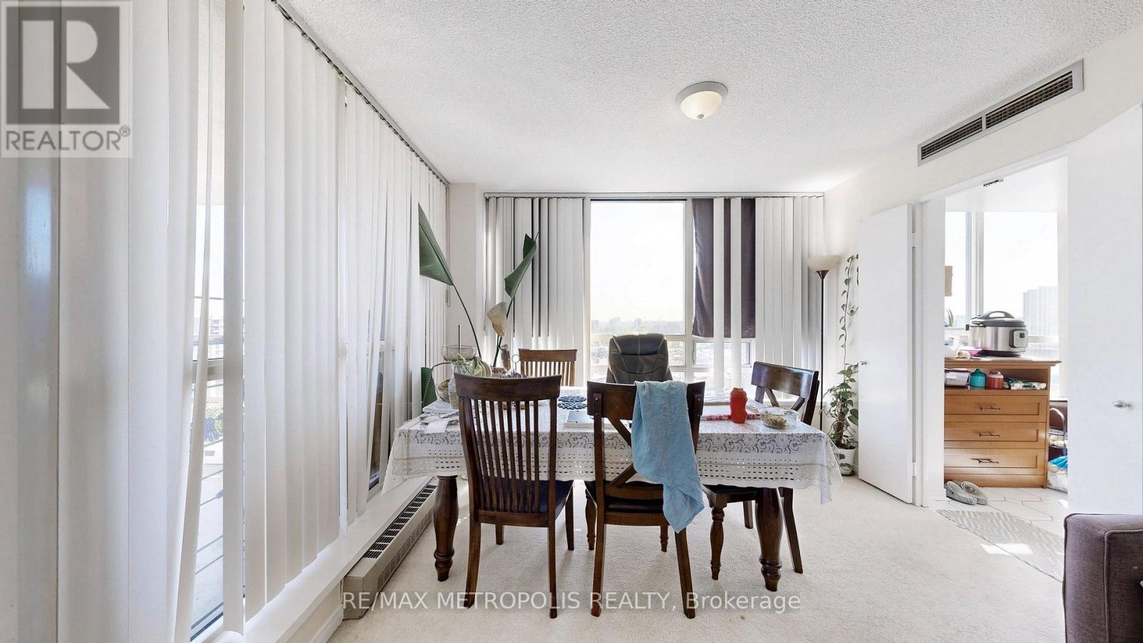 1202 - 75 King Street E, Mississauga, Ontario  L5A 4G5 - Photo 13 - W12453041