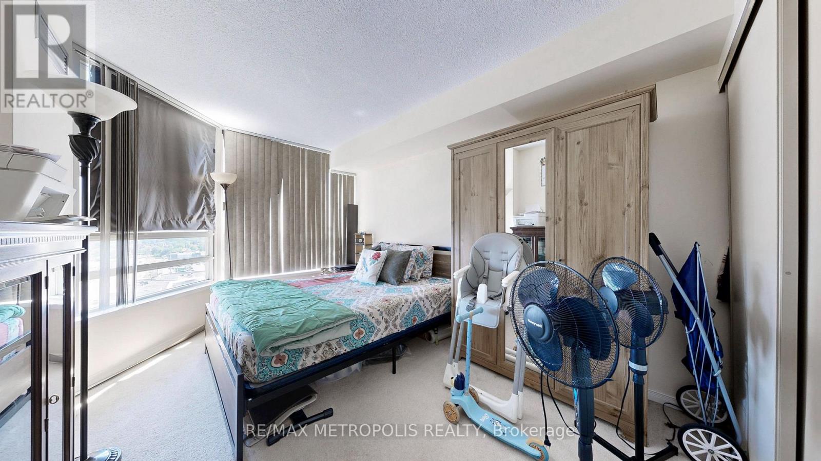 1202 - 75 King Street E, Mississauga, Ontario  L5A 4G5 - Photo 19 - W12453041