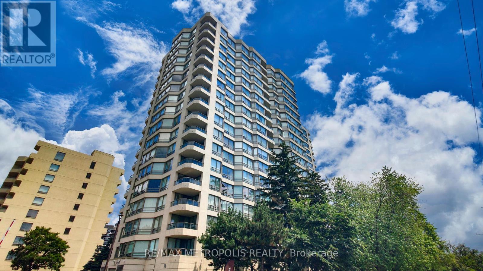 1202 - 75 King Street E, Mississauga, Ontario  L5A 4G5 - Photo 2 - W12453041