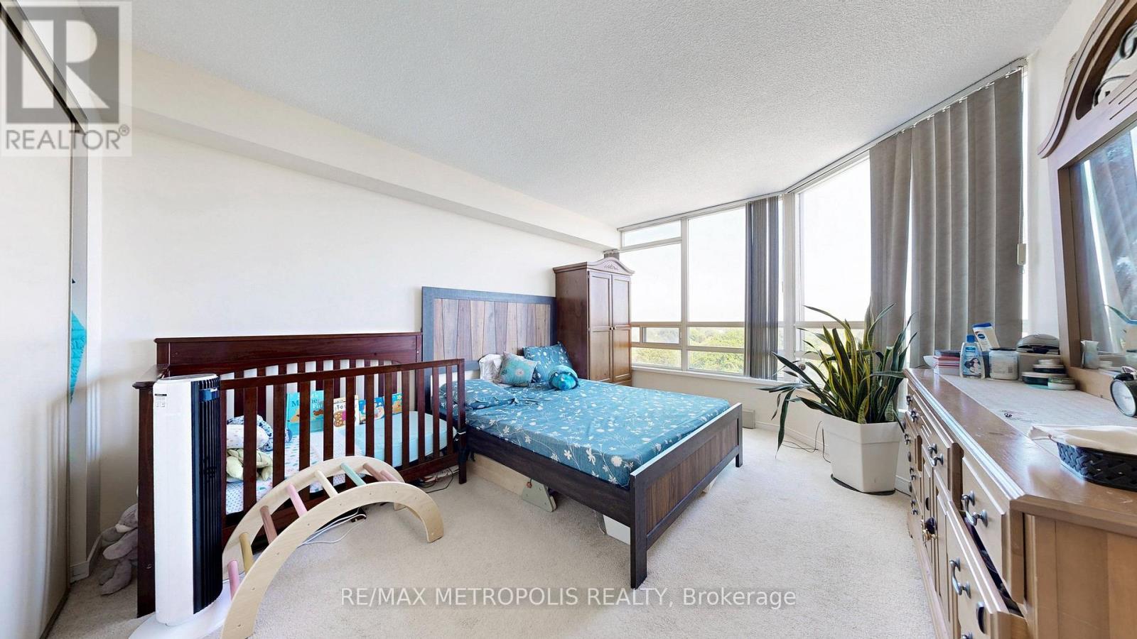 1202 - 75 King Street E, Mississauga, Ontario  L5A 4G5 - Photo 22 - W12453041
