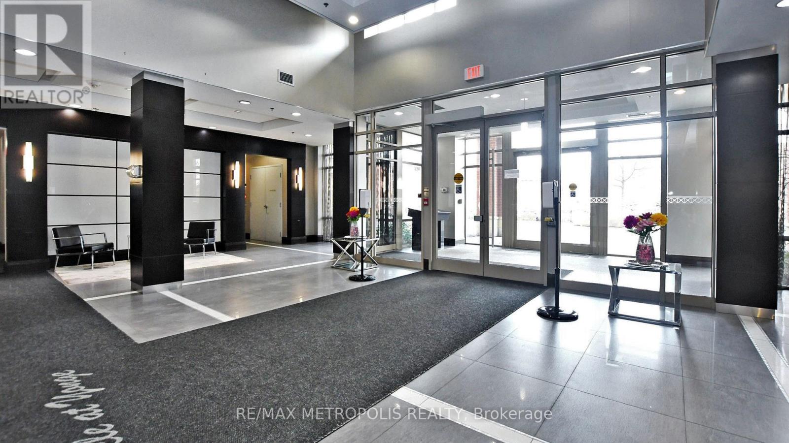 1202 - 75 King Street E, Mississauga, Ontario  L5A 4G5 - Photo 4 - W12453041