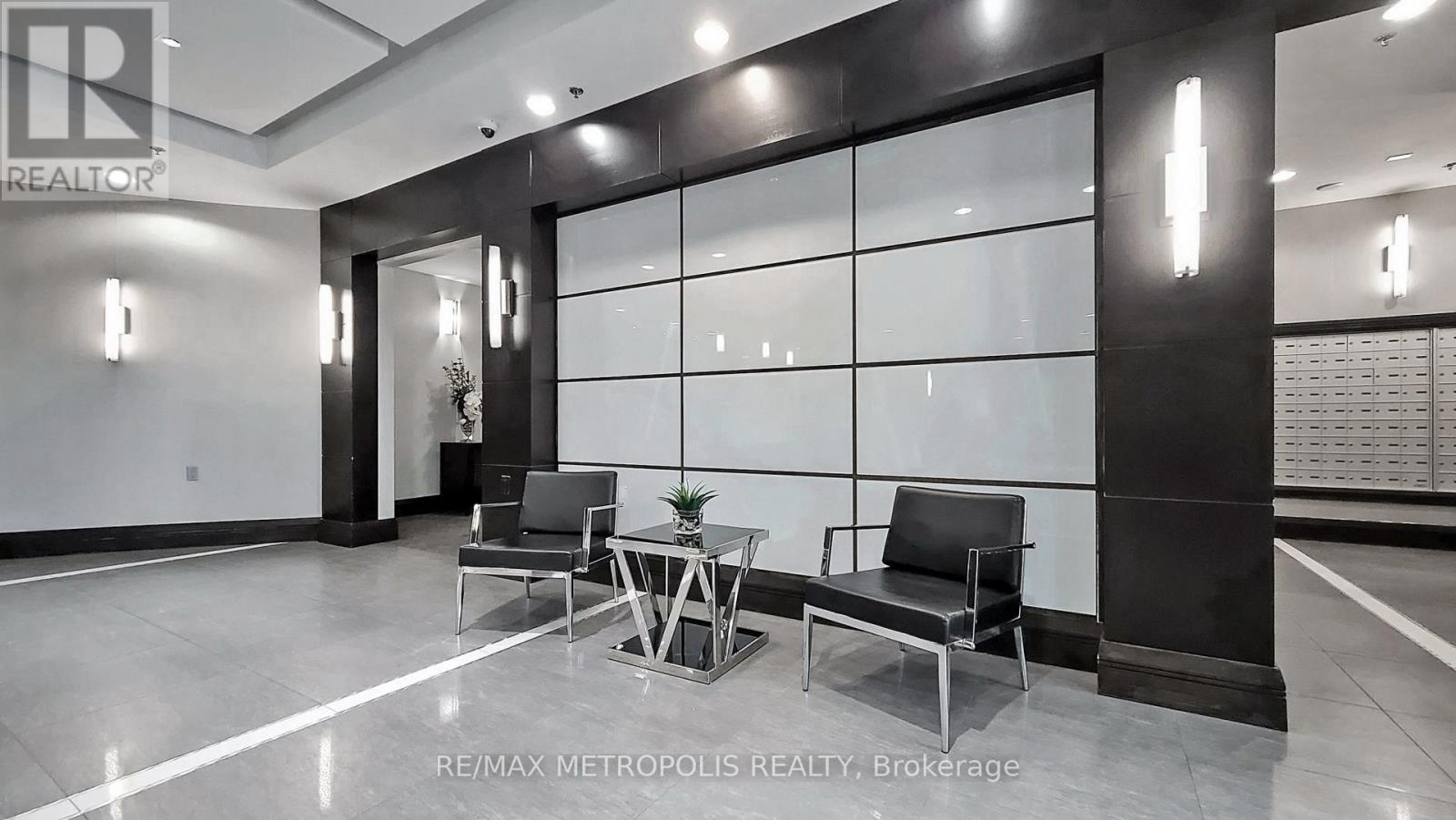 1202 - 75 King Street E, Mississauga, Ontario  L5A 4G5 - Photo 5 - W12453041