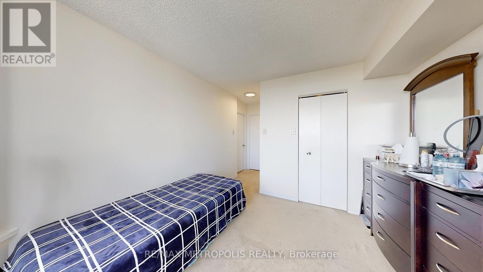 1703 - 75 King Street E, Mississauga, Ontario  L5A 4G5 - Photo 12 - W12453044