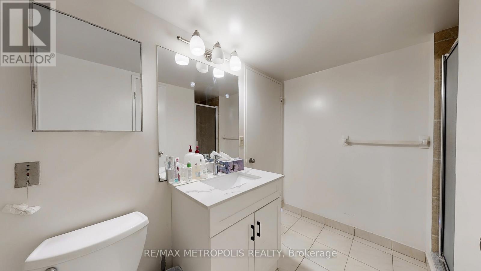 1703 - 75 King Street E, Mississauga, Ontario  L5A 4G5 - Photo 14 - W12453044