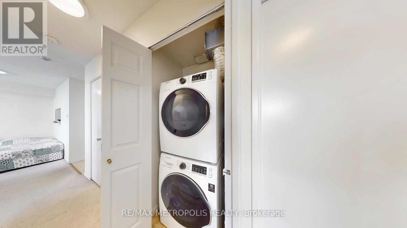 1703 - 75 King Street E, Mississauga, Ontario  L5A 4G5 - Photo 17 - W12453044