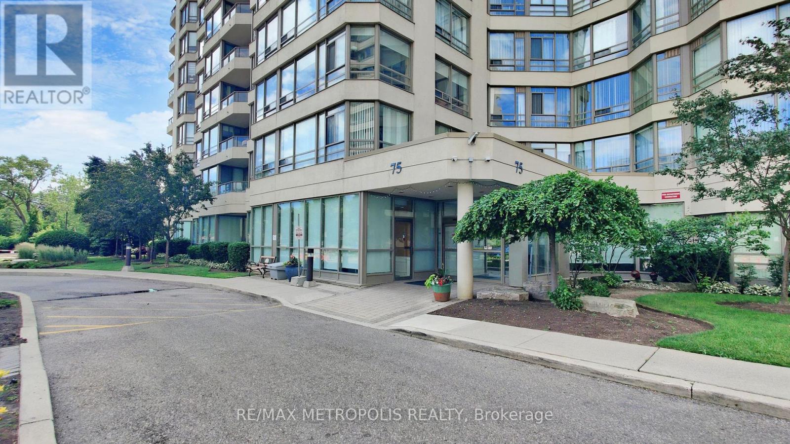 1703 - 75 King Street E, Mississauga, Ontario  L5A 4G5 - Photo 19 - W12453044