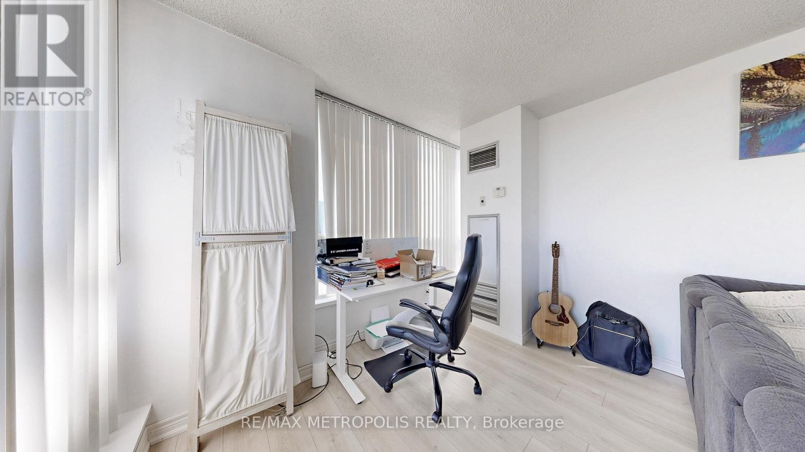 1512 - 75 King Street E, Mississauga, Ontario  L5A 4G5 - Photo 10 - W12453048