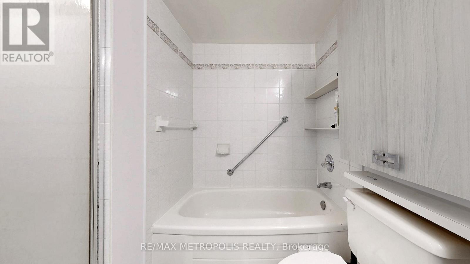 1512 - 75 King Street E, Mississauga, Ontario  L5A 4G5 - Photo 24 - W12453048