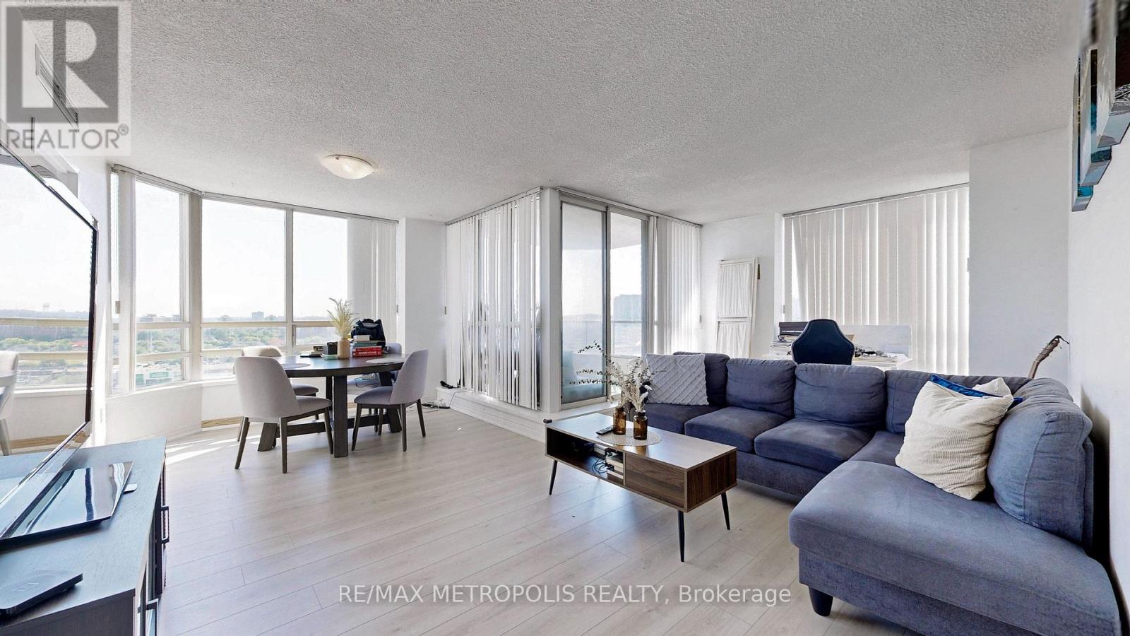 1512 - 75 King Street E, Mississauga, Ontario  L5A 4G5 - Photo 6 - W12453048