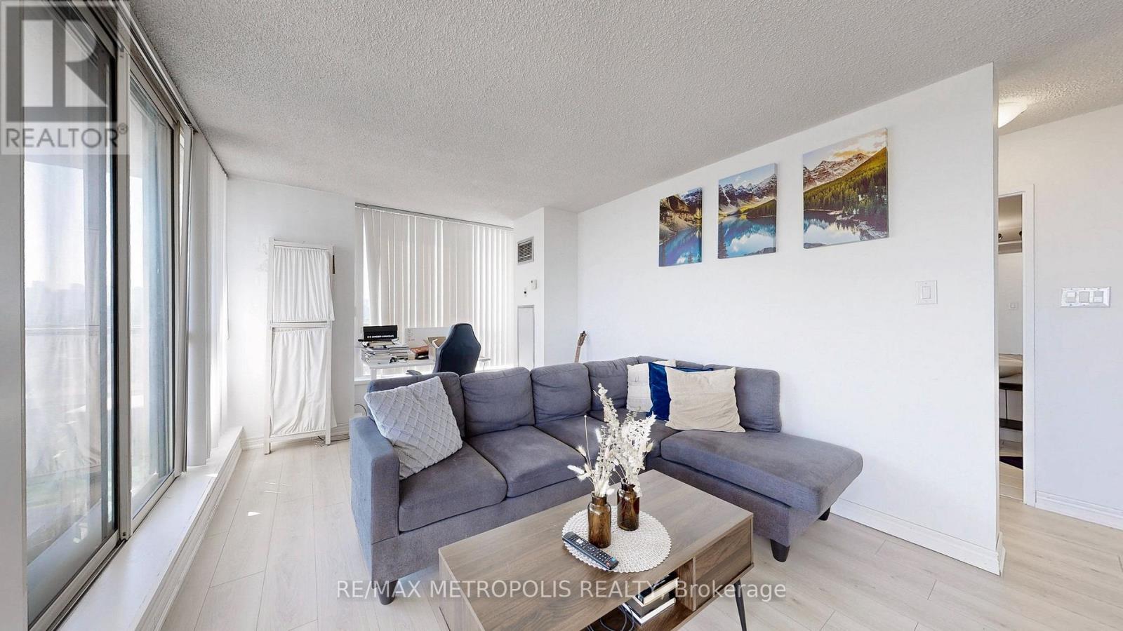 1512 - 75 King Street E, Mississauga, Ontario  L5A 4G5 - Photo 8 - W12453048