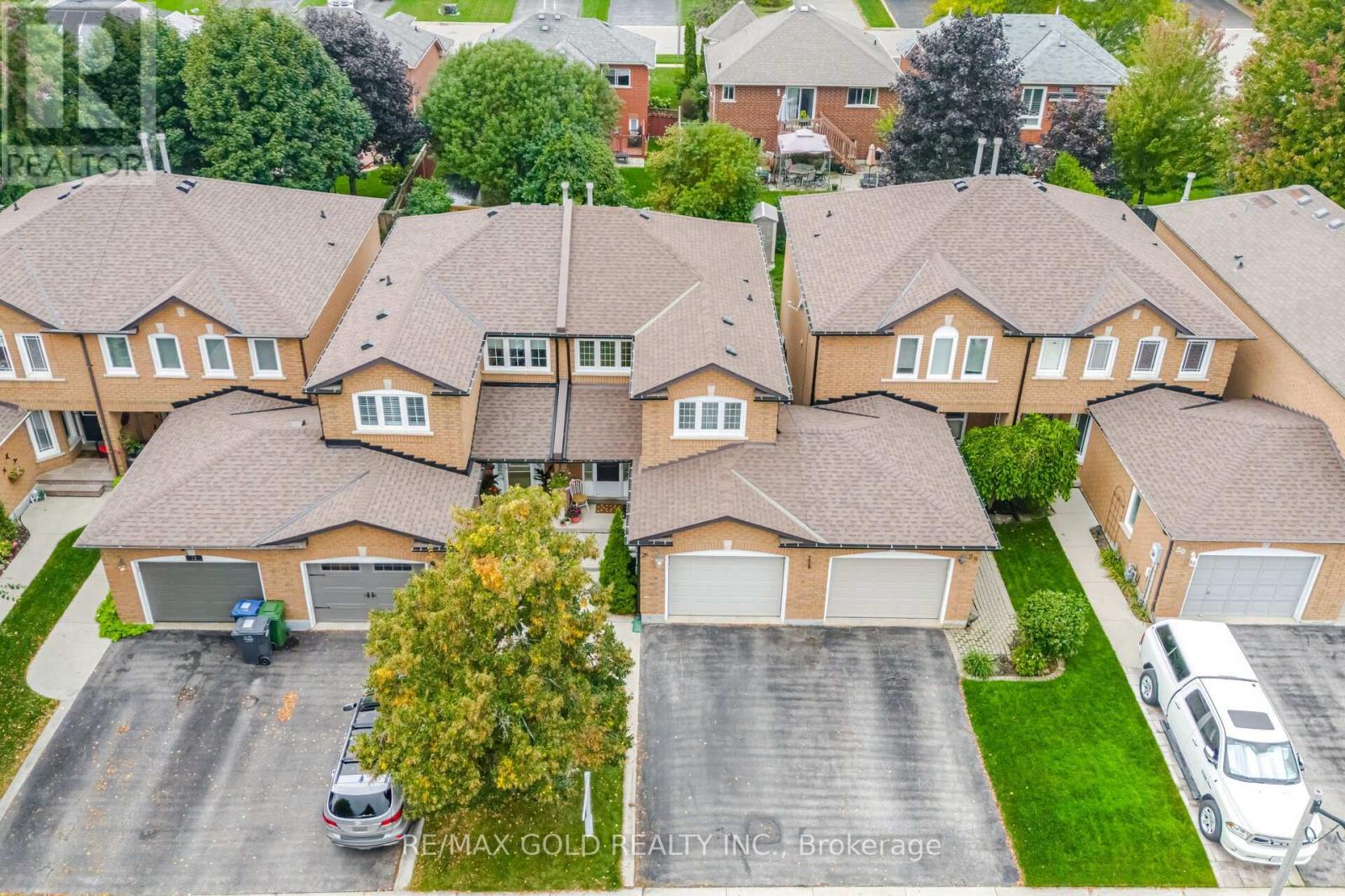 26 Flemington Drive, Caledon, Ontario  L7C 1B5 - Photo 3 - W12453052