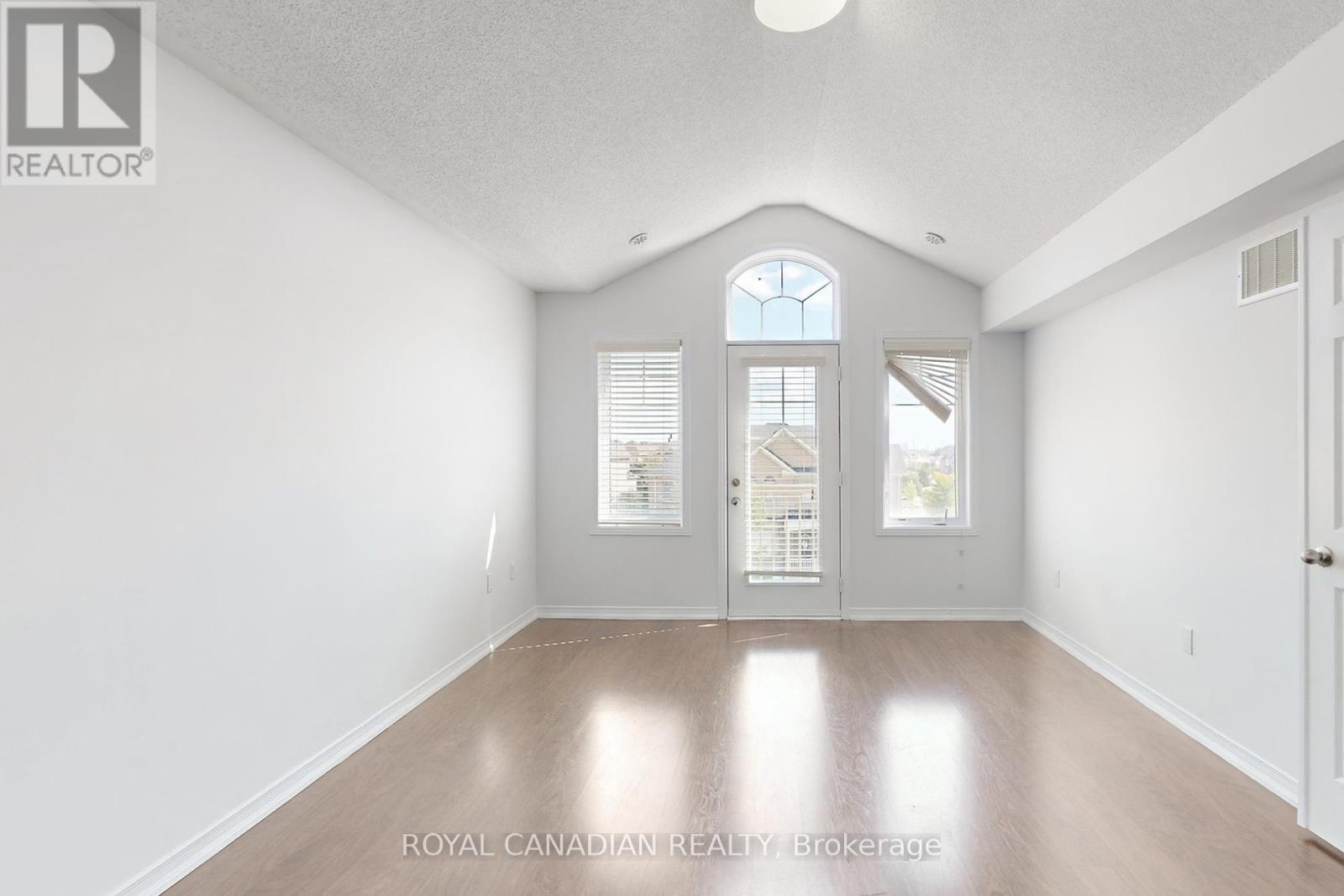 54 Chesterwood Crescent, Brampton, Ontario  L6Y 0Z4 - Photo 15 - W12453063