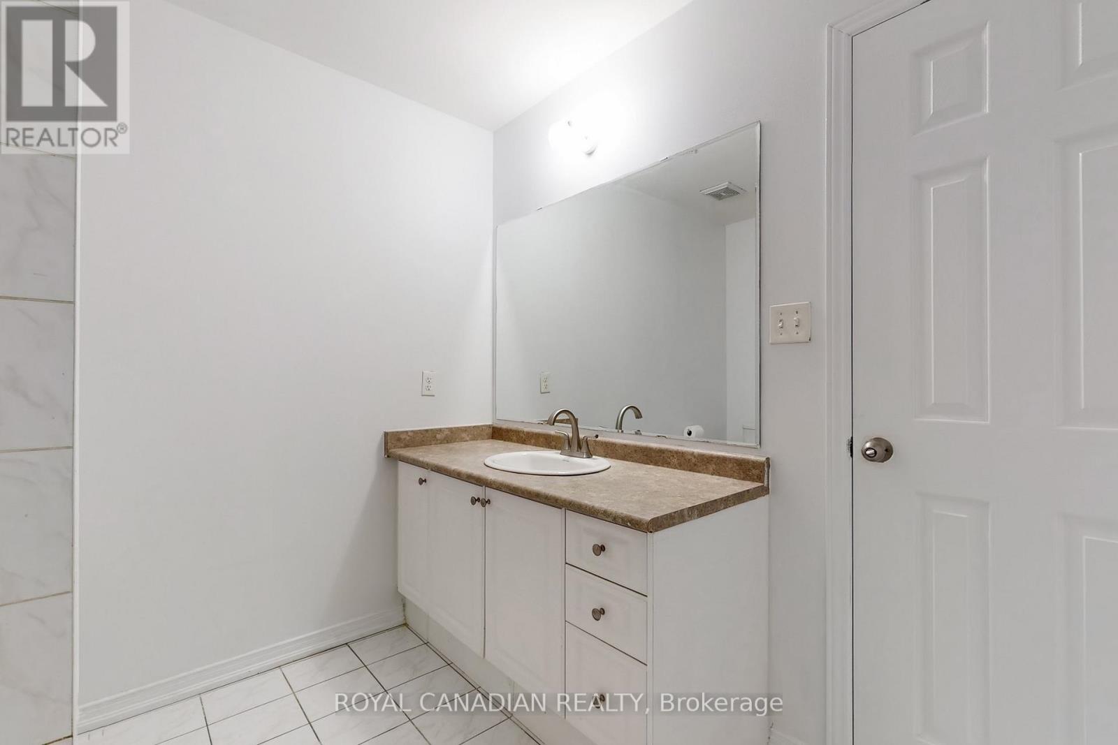 54 Chesterwood Crescent, Brampton, Ontario  L6Y 0Z4 - Photo 32 - W12453063
