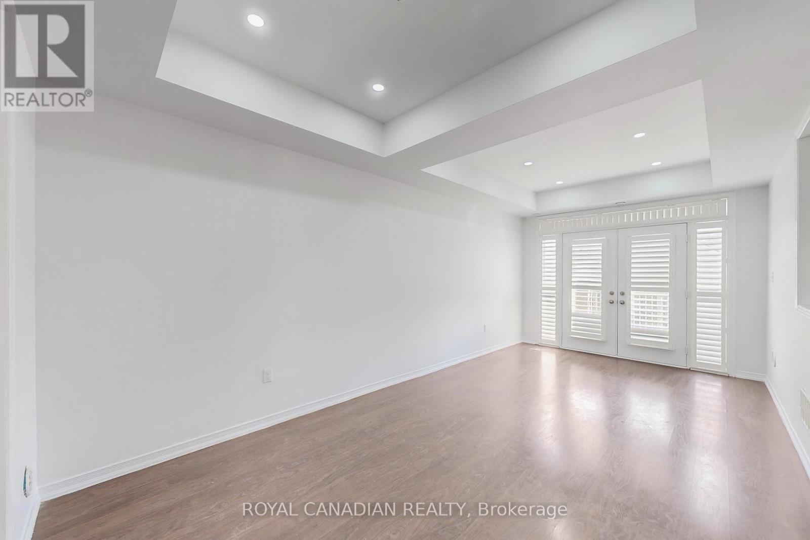 54 Chesterwood Crescent, Brampton, Ontario  L6Y 0Z4 - Photo 4 - W12453063