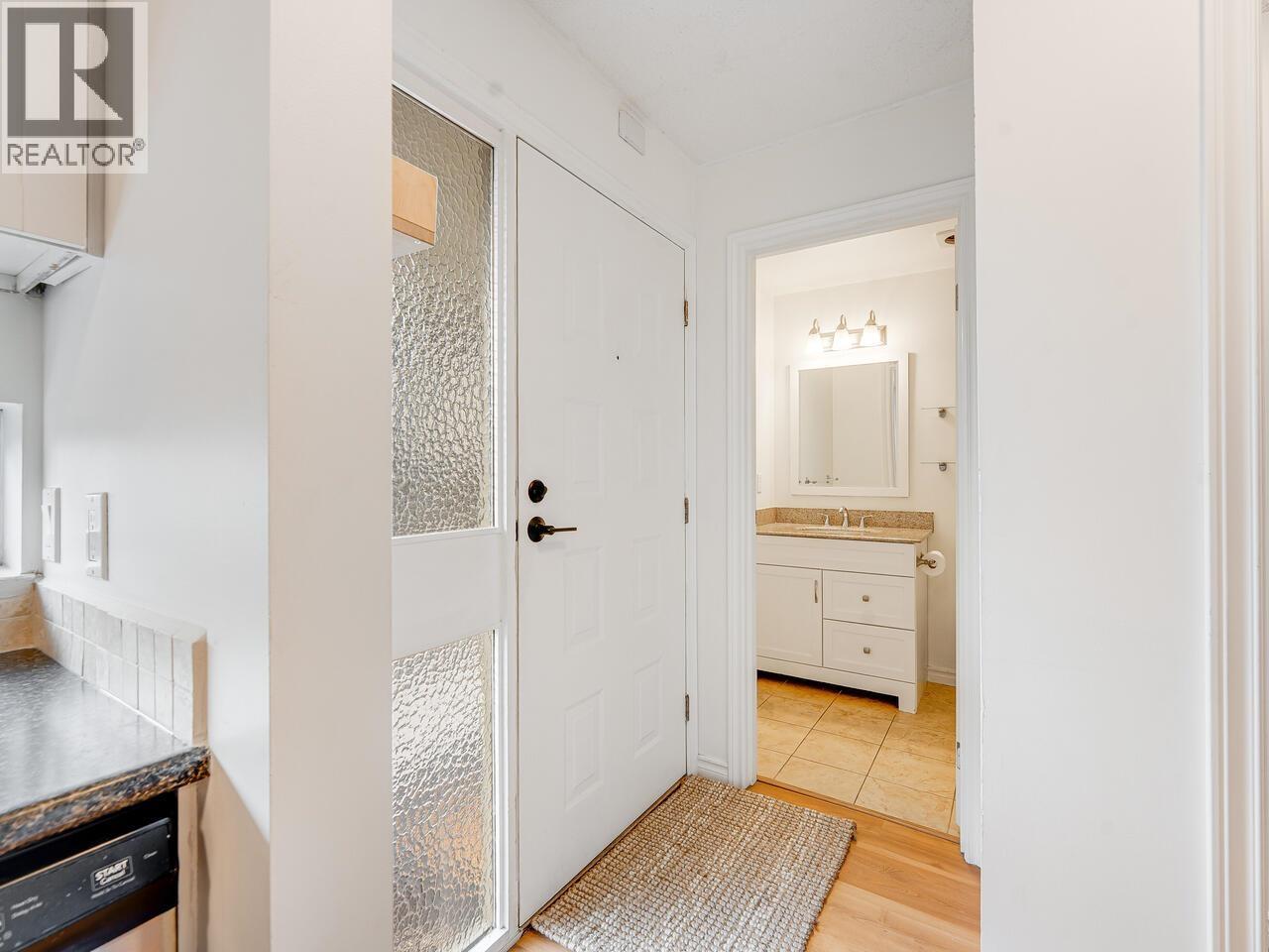 216 140 E 4th Street, North Vancouver, British Columbia  V7L 4R1 - Photo 2 - R3056880