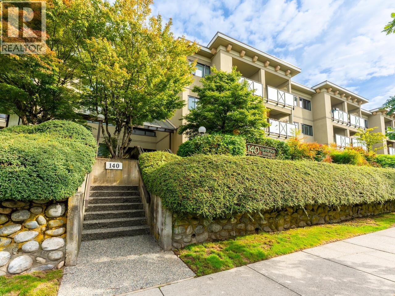 216 140 E 4TH STREET, North Vancouver, British Columbia