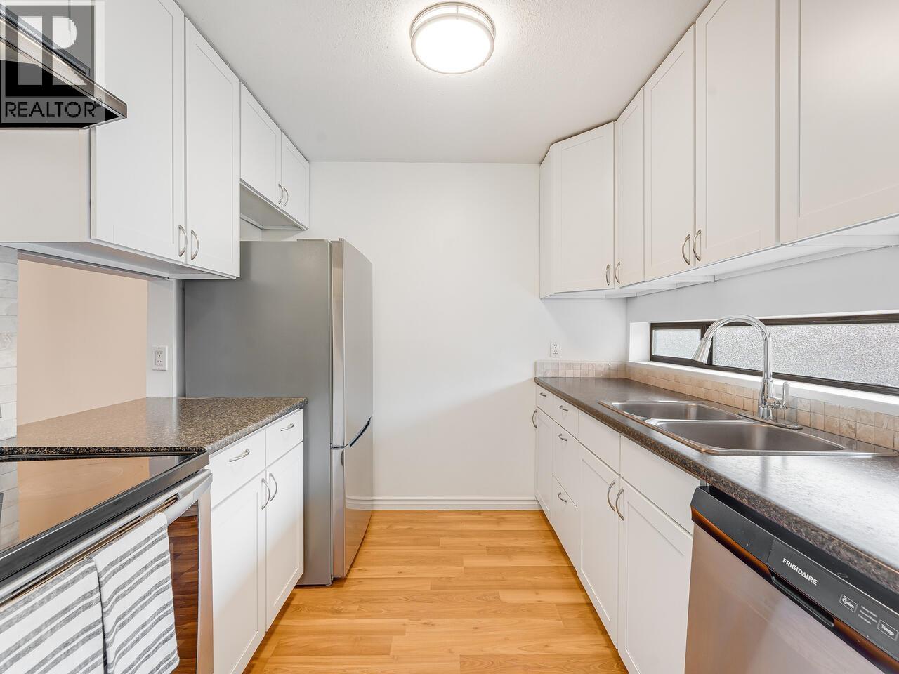 216 140 E 4th Street, North Vancouver, British Columbia  V7L 4R1 - Photo 3 - R3056880