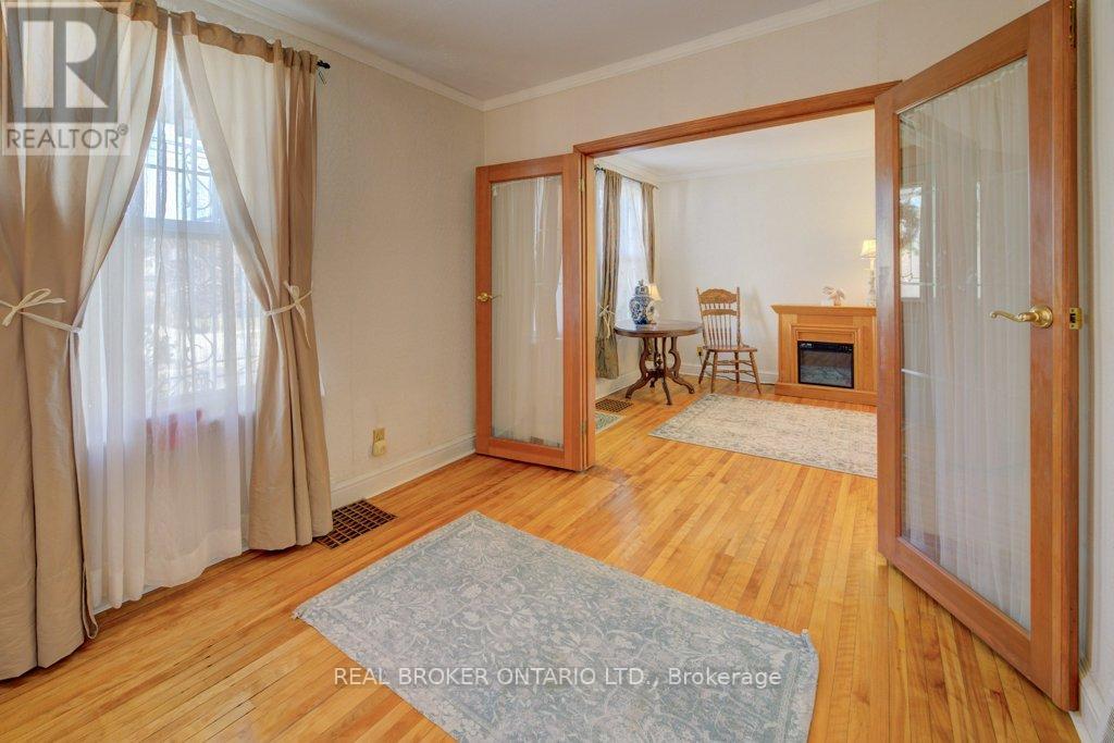 458 Upper Wentworth Street, Hamilton, Ontario  L9A 4T7 - Photo 9 - X12453040