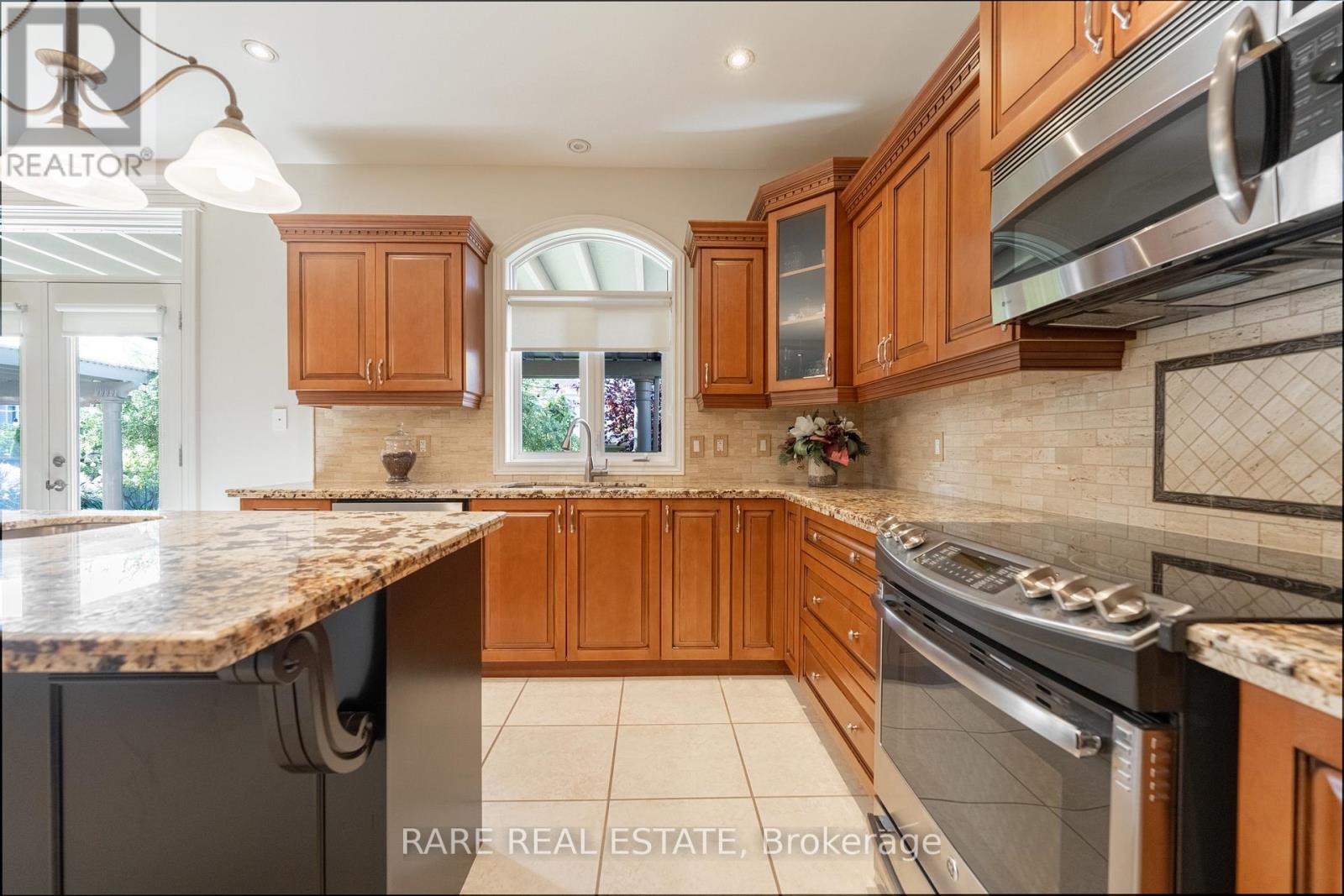 86 Silverlace Circle, Hamilton, Ontario  L8E 6A6 - Photo 12 - X12453071