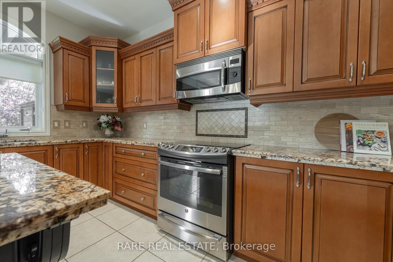 86 Silverlace Circle, Hamilton, Ontario  L8E 6A6 - Photo 14 - X12453071