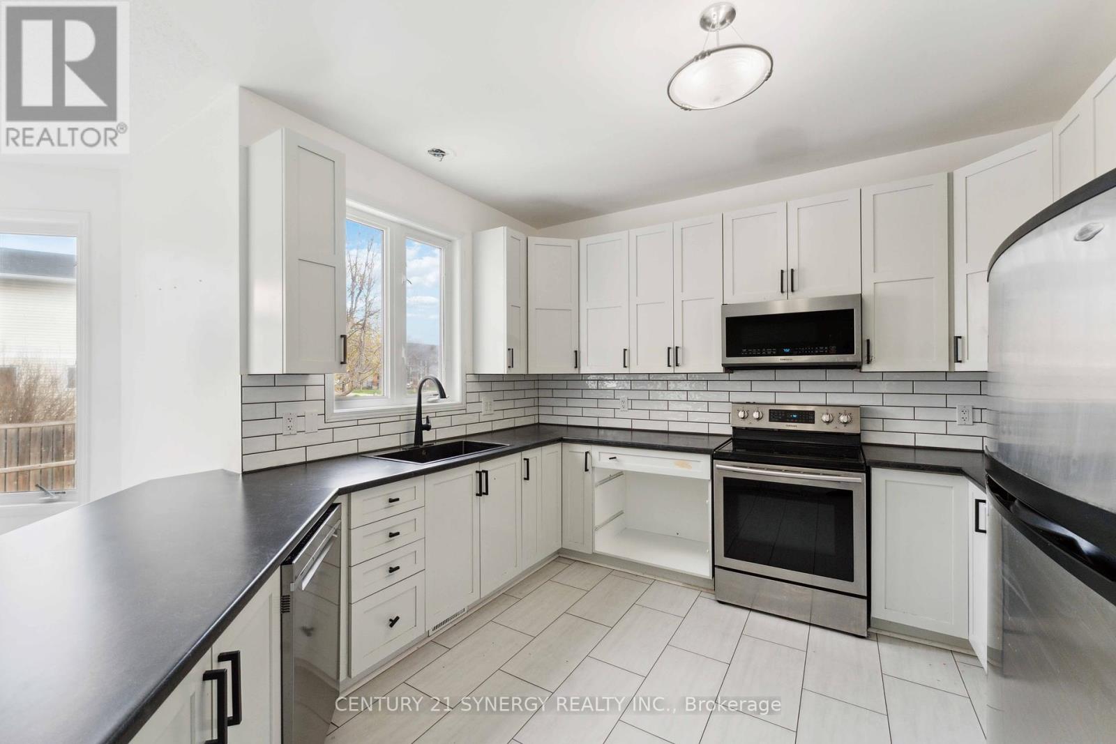 59 Baywood Drive, Ottawa, Ontario  K2S 2H5 - Photo 6 - X12453075