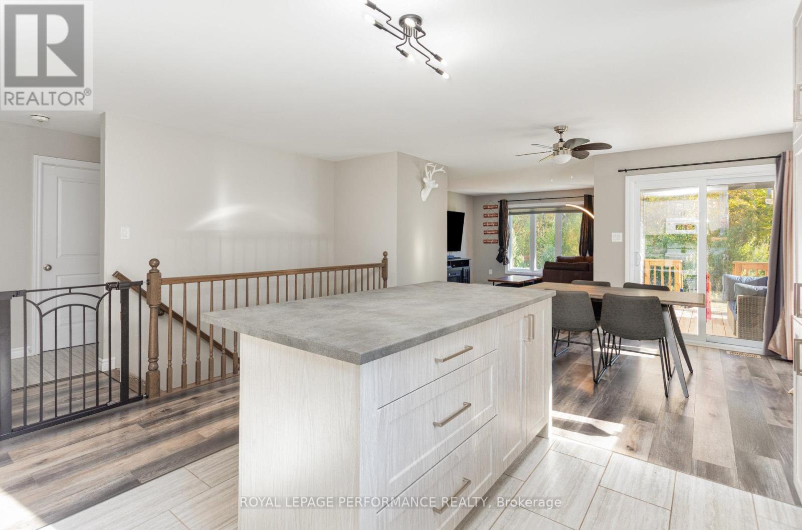 242 Roxanne Street, Clarence-Rockland, Ontario  K0A 1N0 - Photo 11 - X12453076