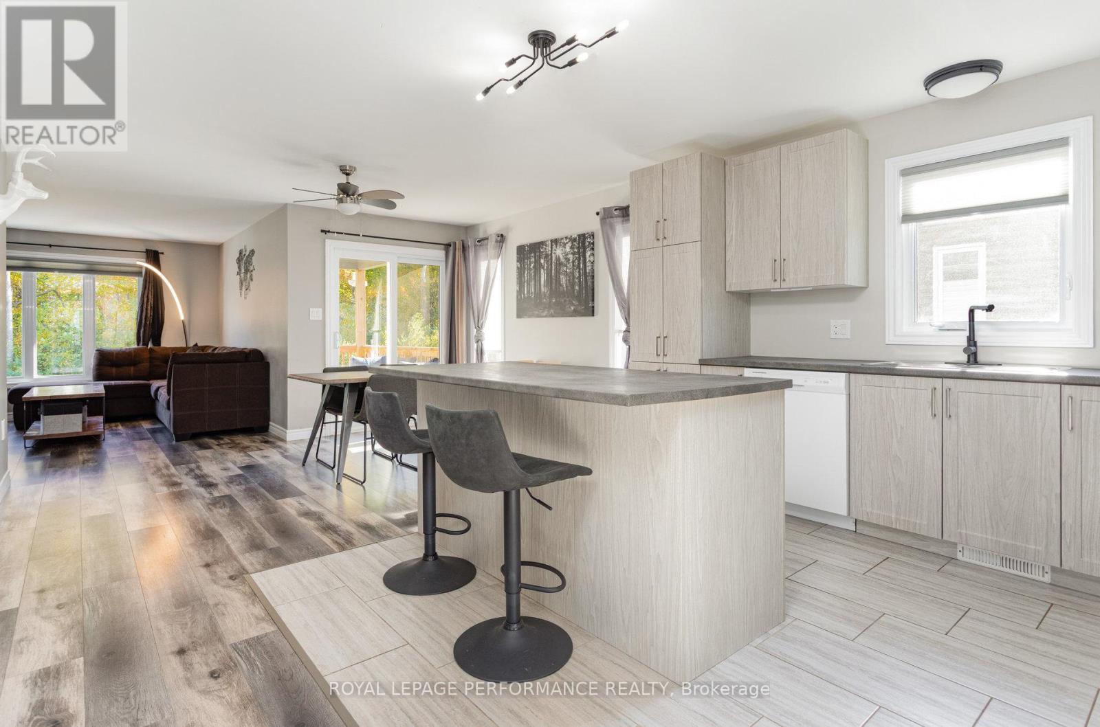 242 Roxanne Street, Clarence-Rockland, Ontario  K0A 1N0 - Photo 13 - X12453076