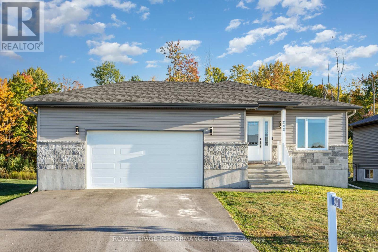 242 Roxanne Street, Clarence-Rockland, Ontario  K0A 1N0 - Photo 2 - X12453076