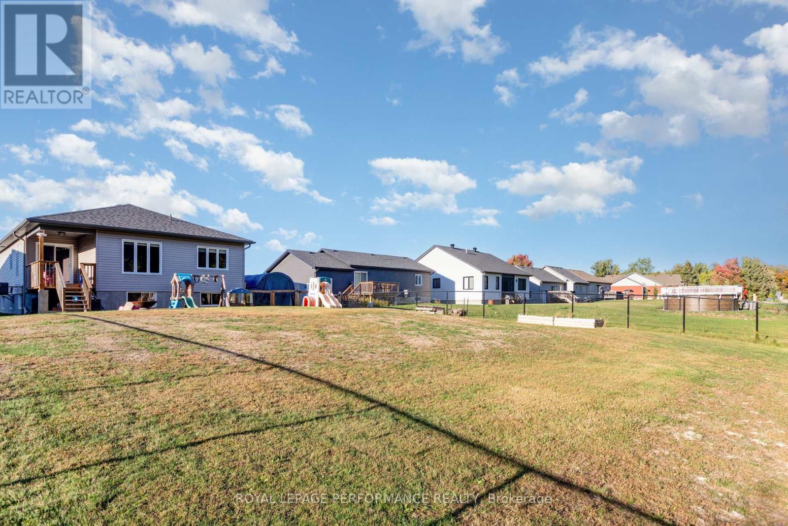 242 Roxanne Street, Clarence-Rockland, Ontario  K0A 1N0 - Photo 29 - X12453076