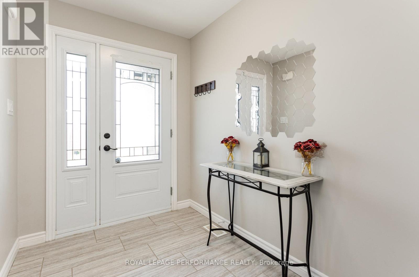 242 Roxanne Street, Clarence-Rockland, Ontario  K0A 1N0 - Photo 4 - X12453076