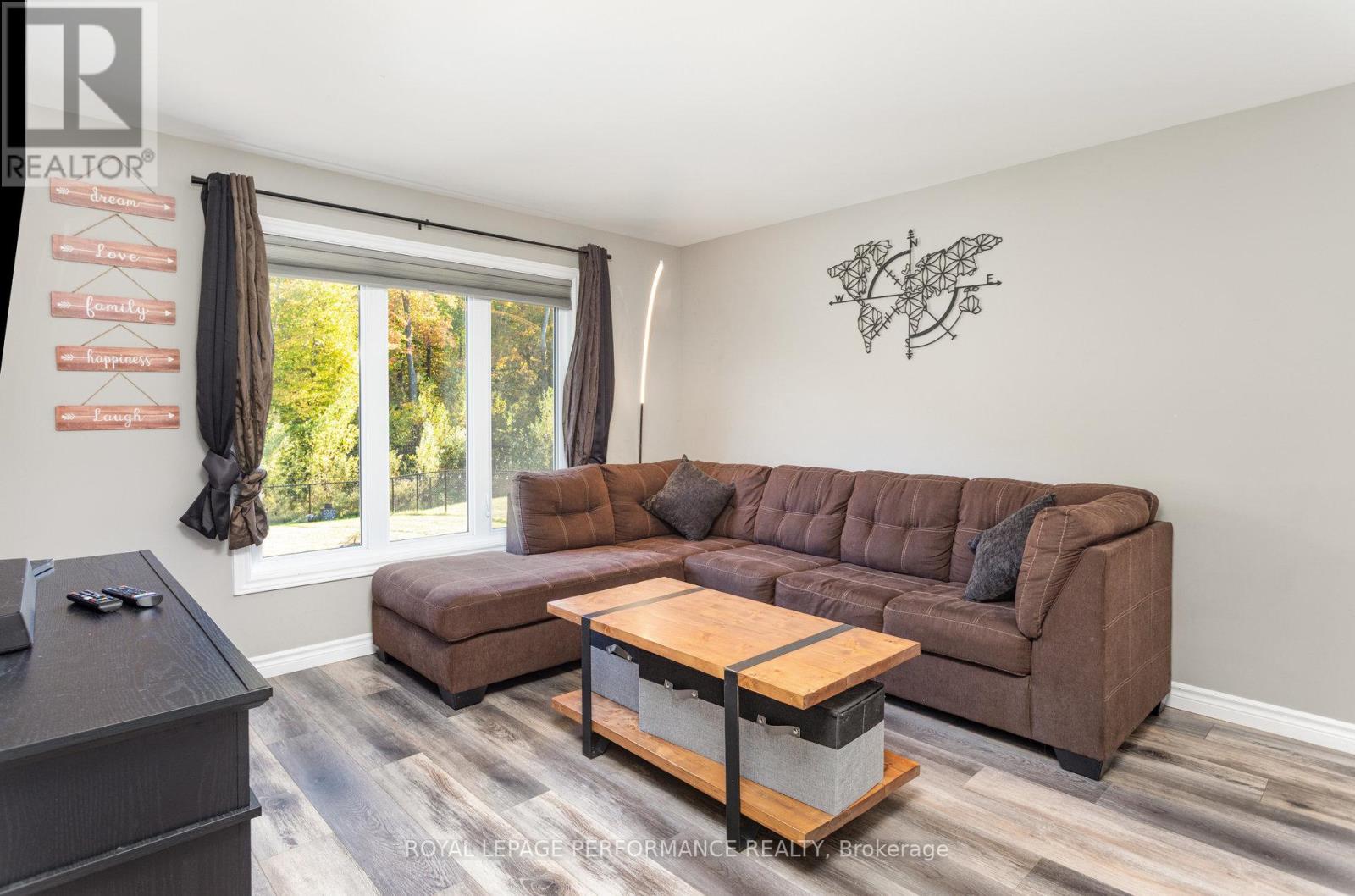242 Roxanne Street, Clarence-Rockland, Ontario  K0A 1N0 - Photo 6 - X12453076