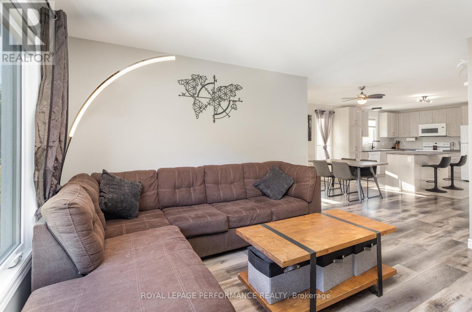 242 Roxanne Street, Clarence-Rockland, Ontario  K0A 1N0 - Photo 7 - X12453076