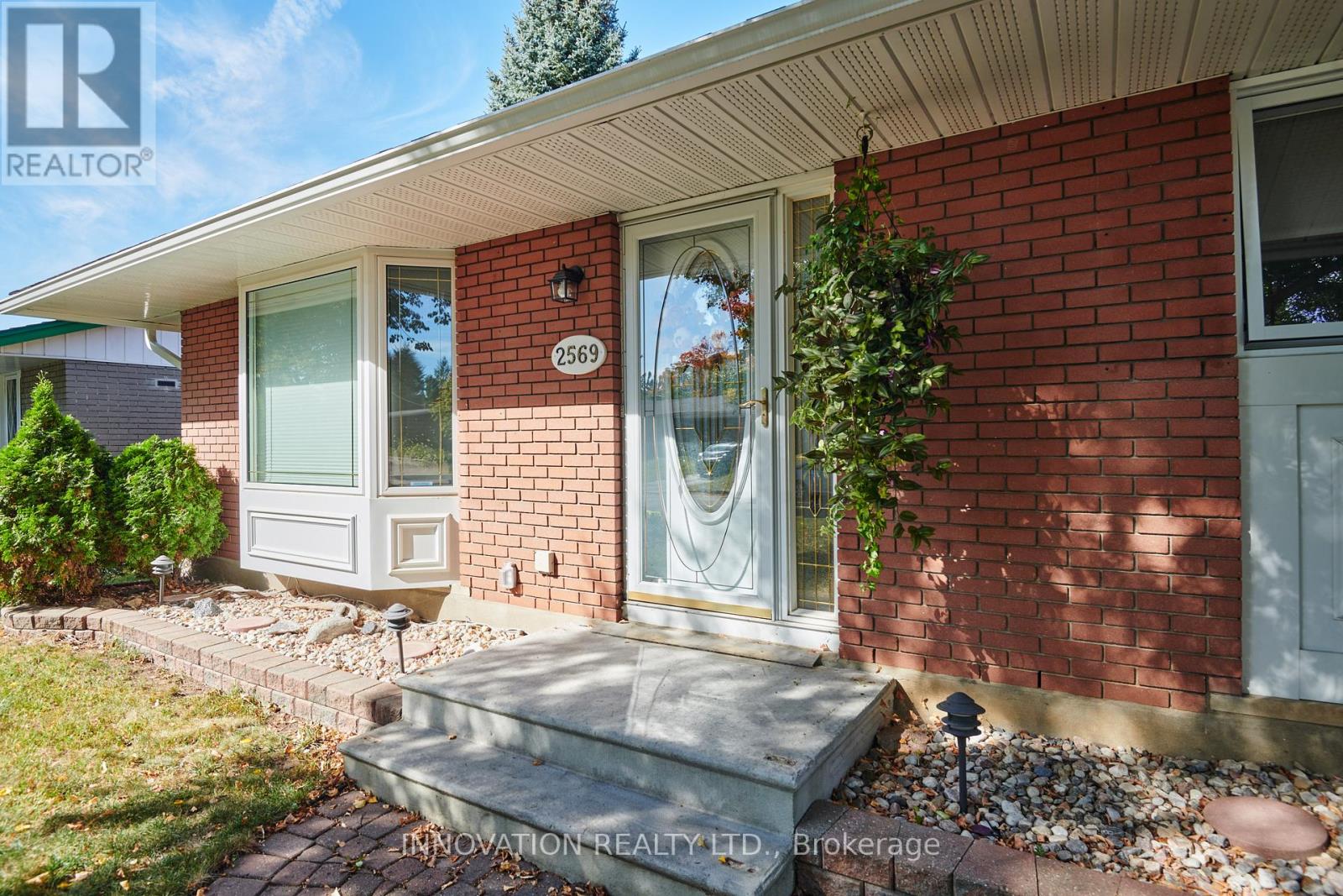 2569 Hanlon Avenue, Ottawa, Ontario  K2B 7X2 - Photo 3 - X12453099