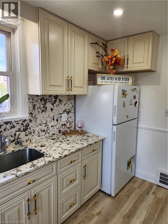 199 Stirton Street, Hamilton, Ontario  L8L 6G7 - Photo 8 - 40777425
