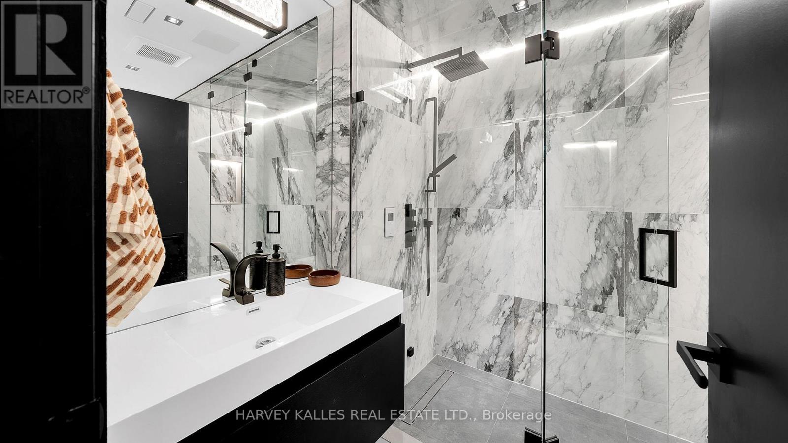 4 Douglas Crescent, Toronto, Ontario  M4W 2E7 - Photo 42 - C12452651