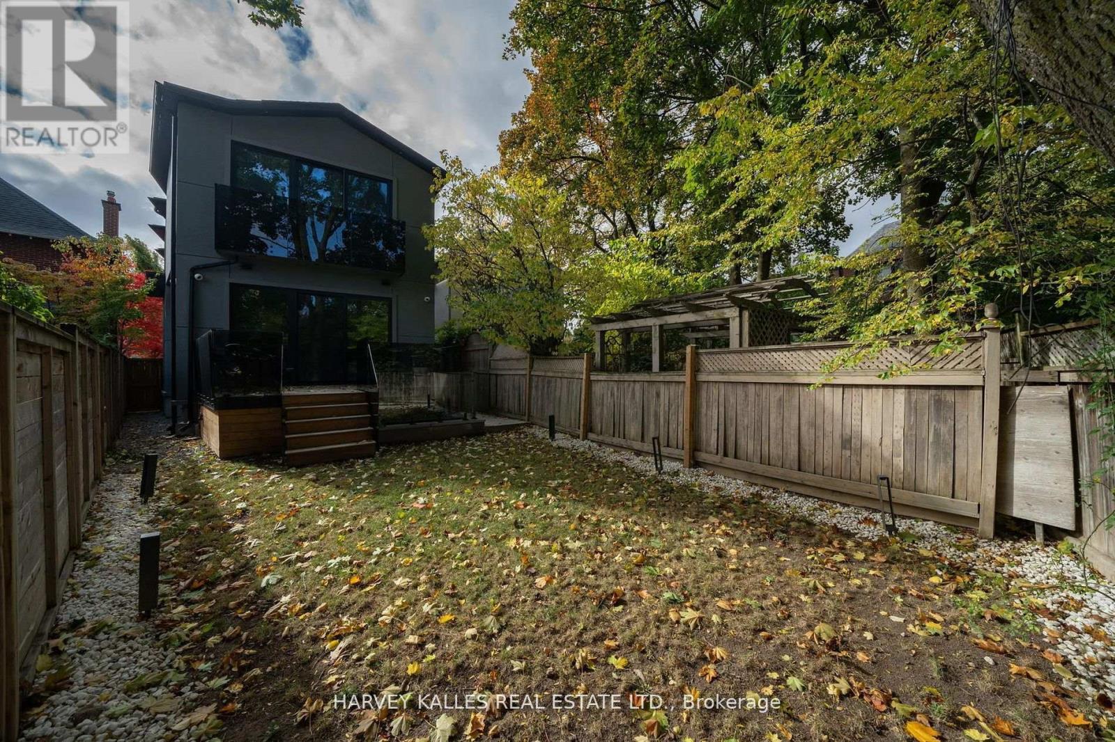 4 Douglas Crescent, Toronto, Ontario  M4W 2E7 - Photo 45 - C12452651
