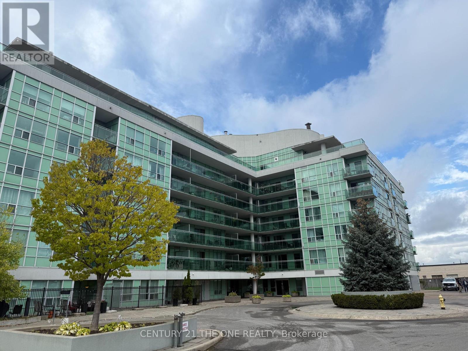 519 - 60 FAIRFAX CRESCENT, Toronto, Ontario