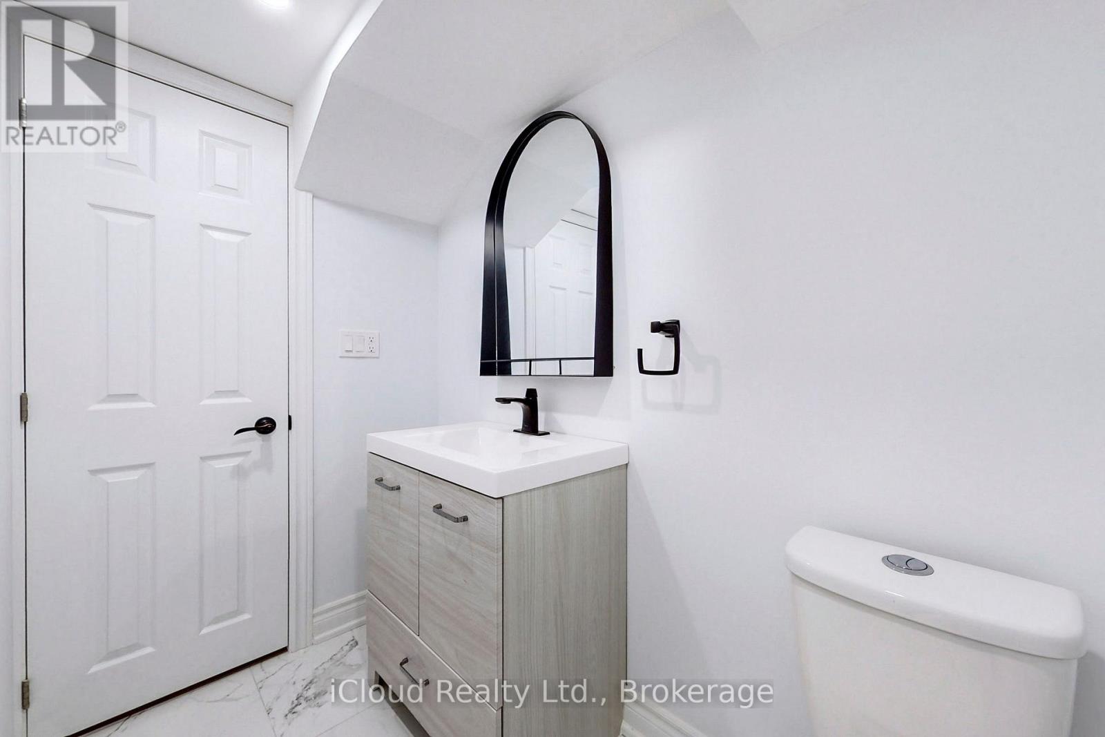 280 Miller Park Avenue, Bradford West Gwillimbury, Ontario  L3Z 0Y1 - Photo 11 - N12453091