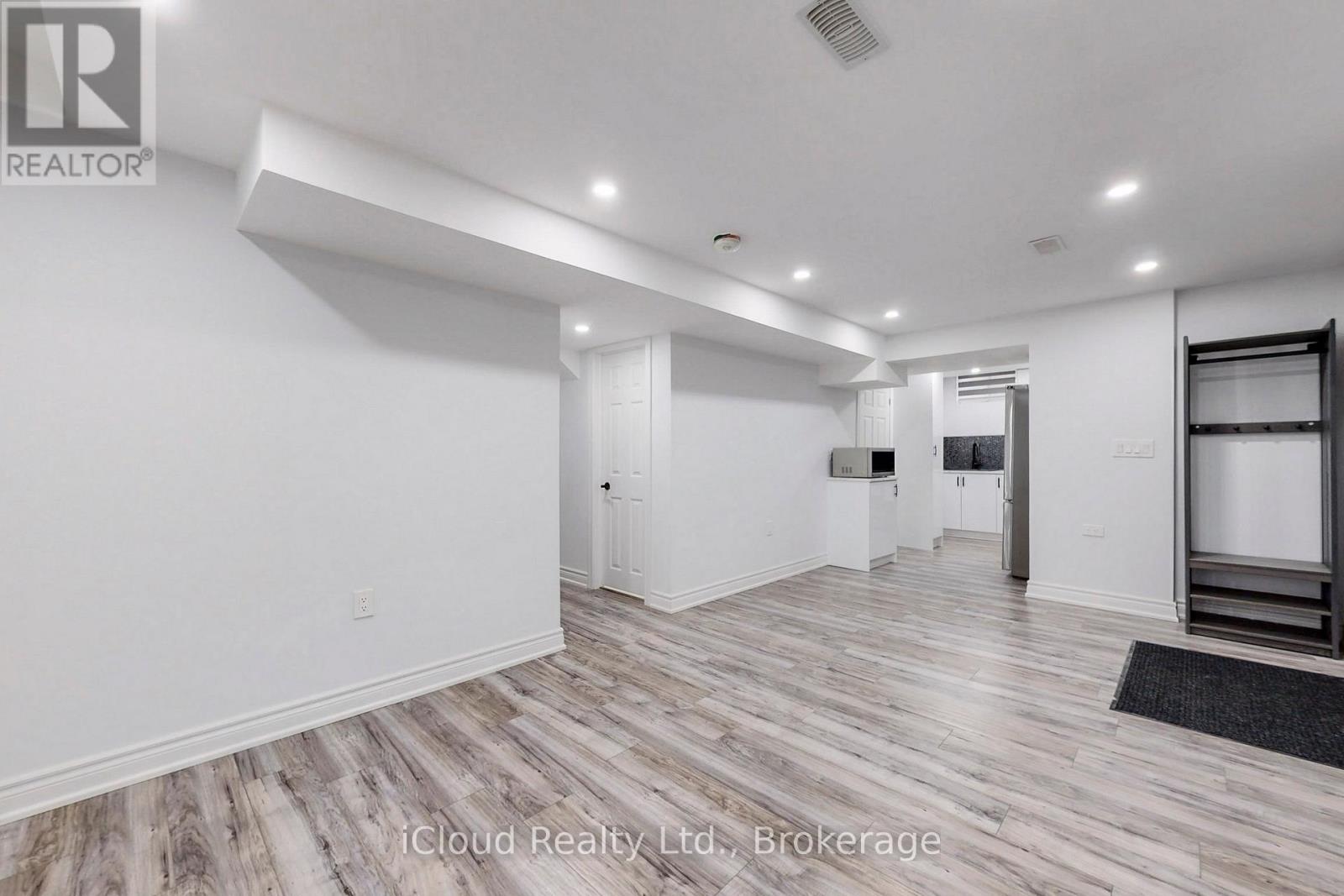 280 Miller Park Avenue, Bradford West Gwillimbury, Ontario  L3Z 0Y1 - Photo 6 - N12453091