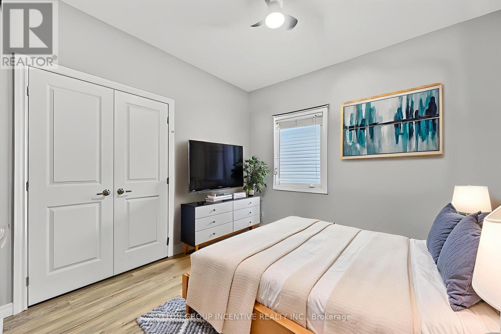 21 Beverly Street, Springwater, Ontario  L0L 1P0 - Photo 15 - S12453093
