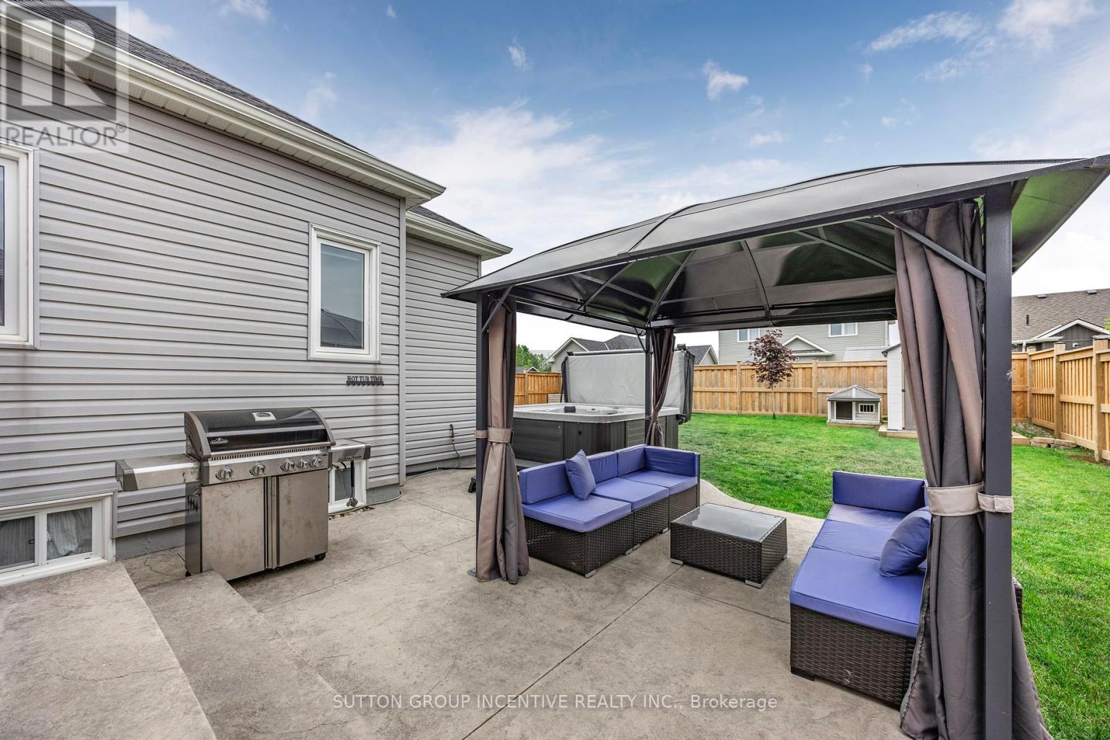 21 Beverly Street, Springwater, Ontario  L0L 1P0 - Photo 23 - S12453093