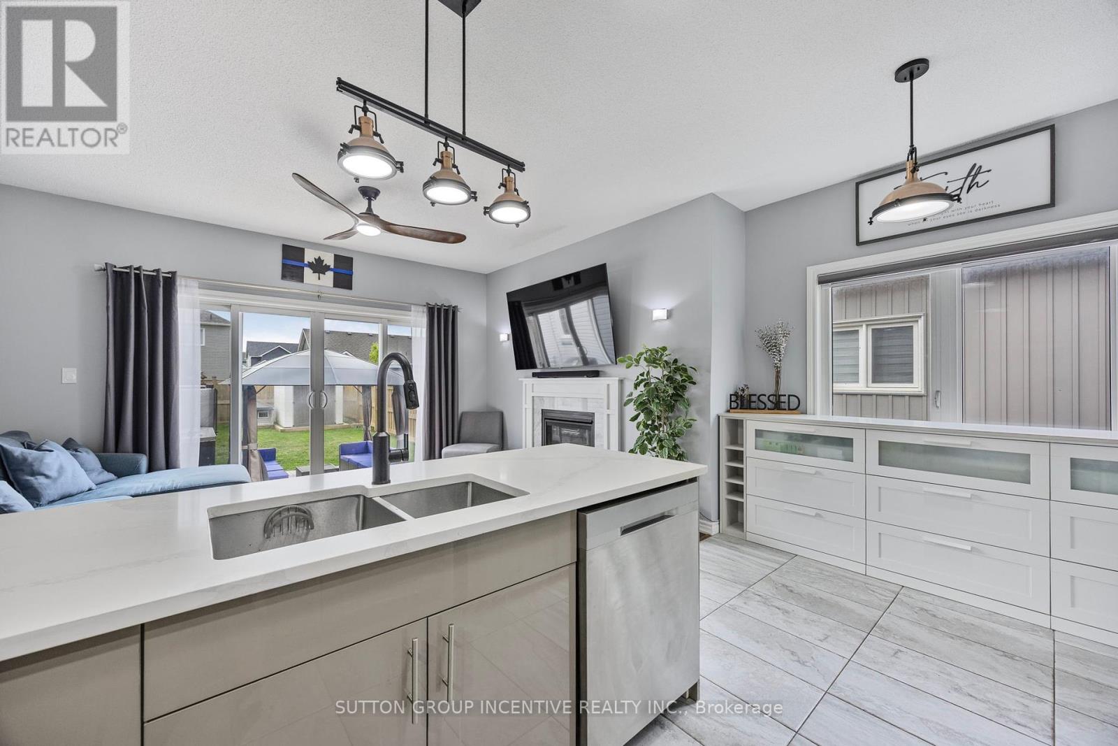 21 Beverly Street, Springwater, Ontario  L0L 1P0 - Photo 7 - S12453093