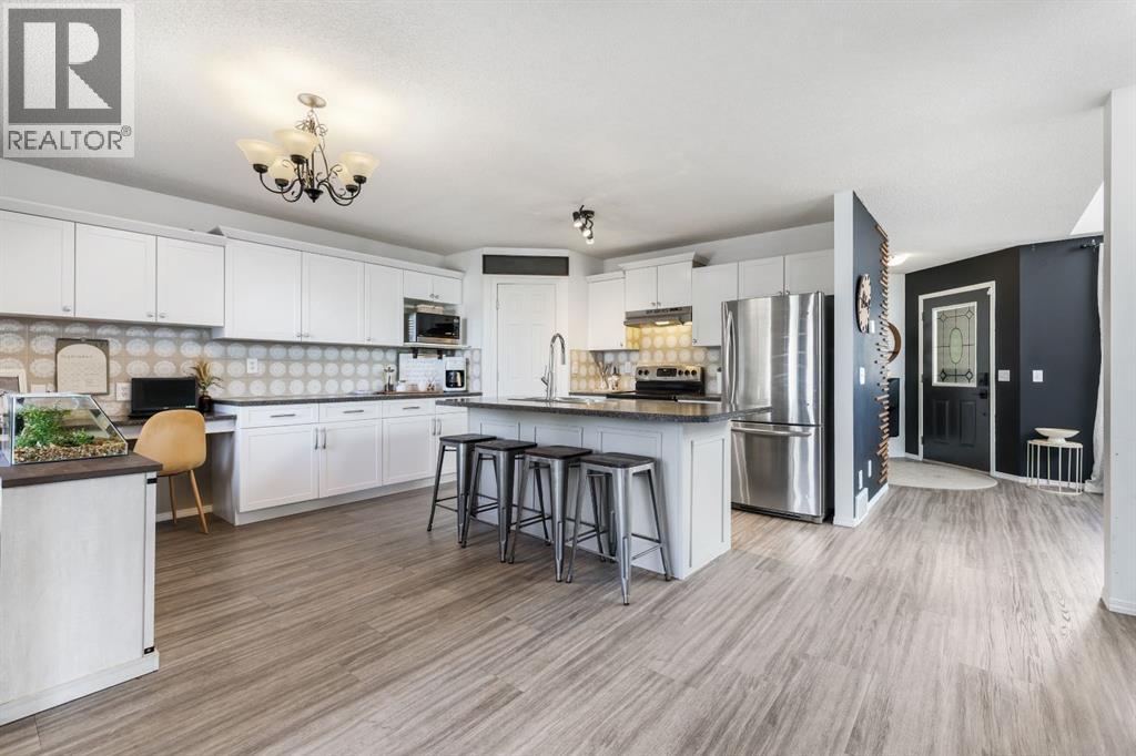 3720 Douglas Ridge Way Se, Calgary, Alberta  T2Z 3B6 - Photo 2 - A2260862
