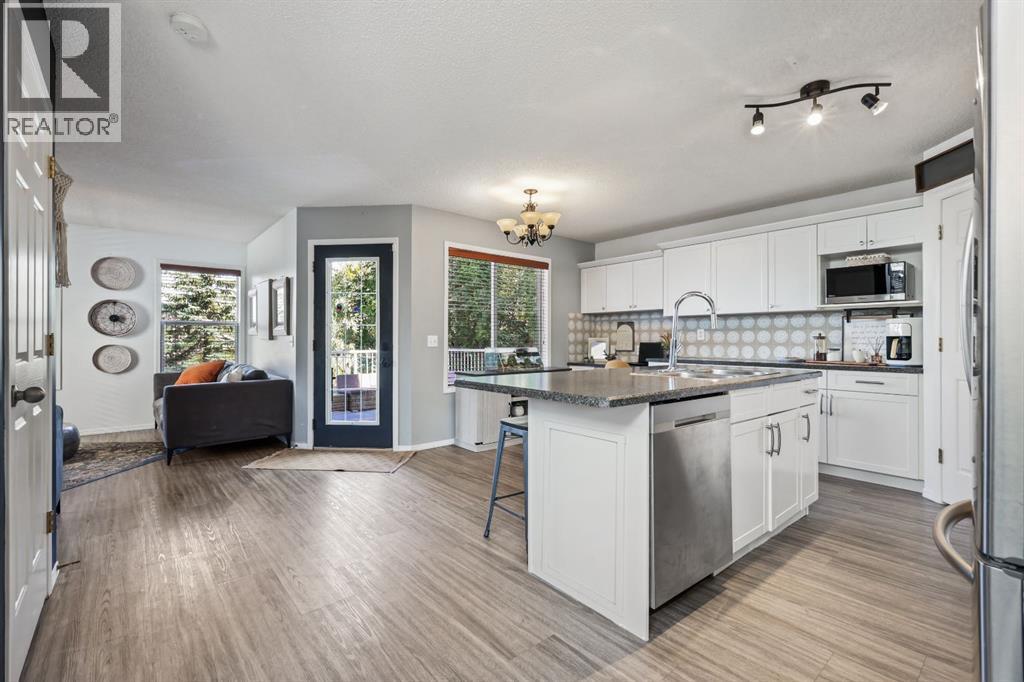 3720 Douglas Ridge Way Se, Calgary, Alberta  T2Z 3B6 - Photo 9 - A2260862