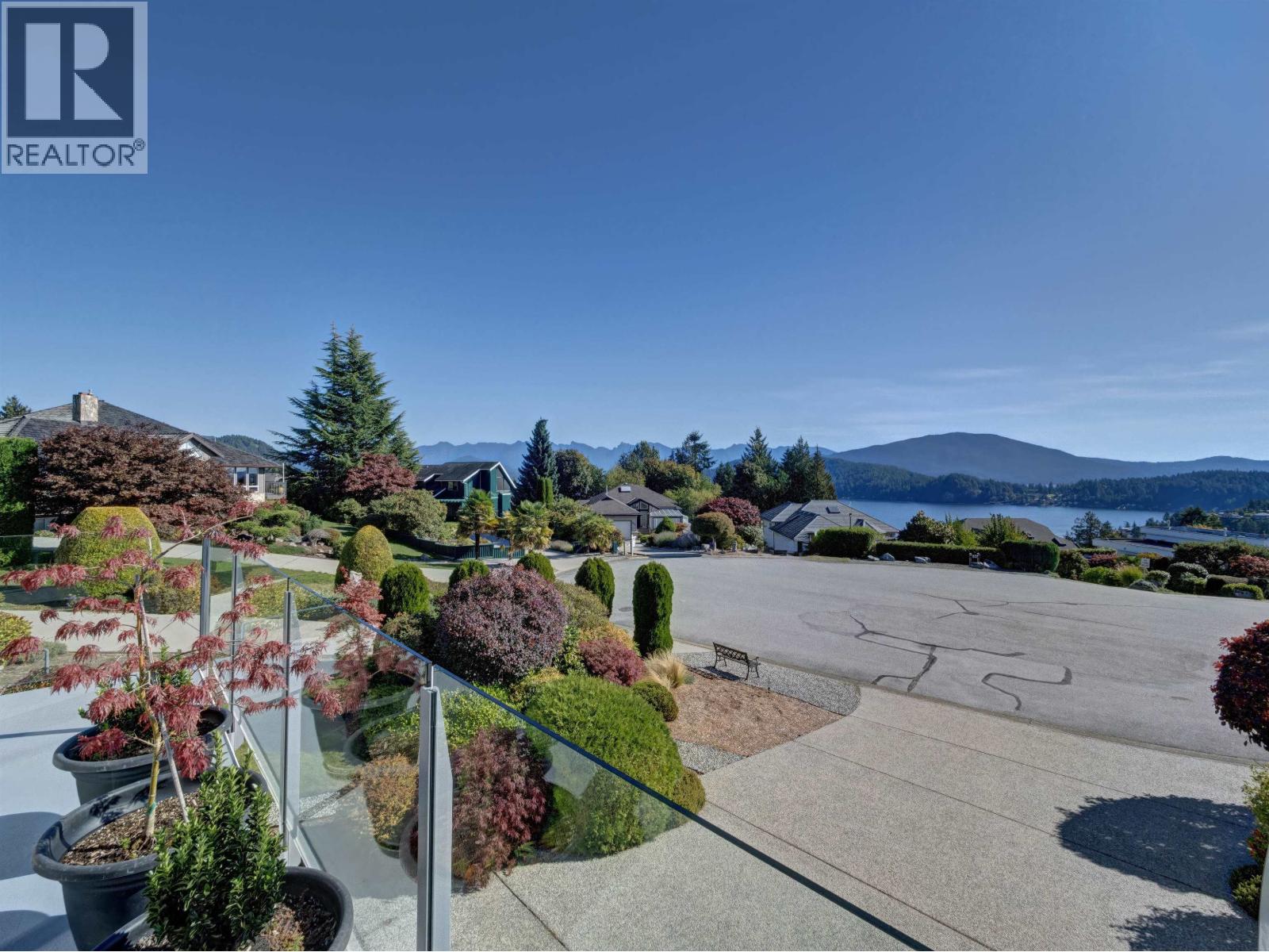 806 Oceanmount Boulevard, Gibsons, British Columbia  V0N 1V8 - Photo 6 - R3054442