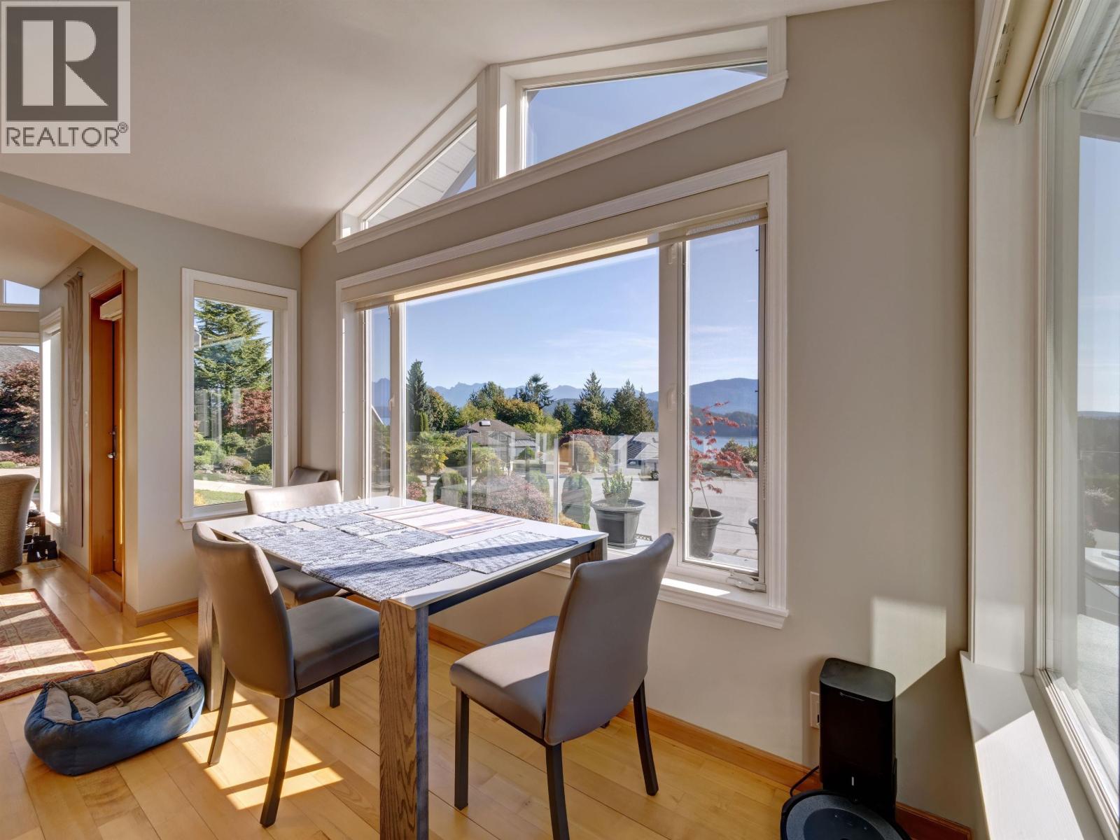 806 Oceanmount Boulevard, Gibsons, British Columbia  V0N 1V8 - Photo 12 - R3054442
