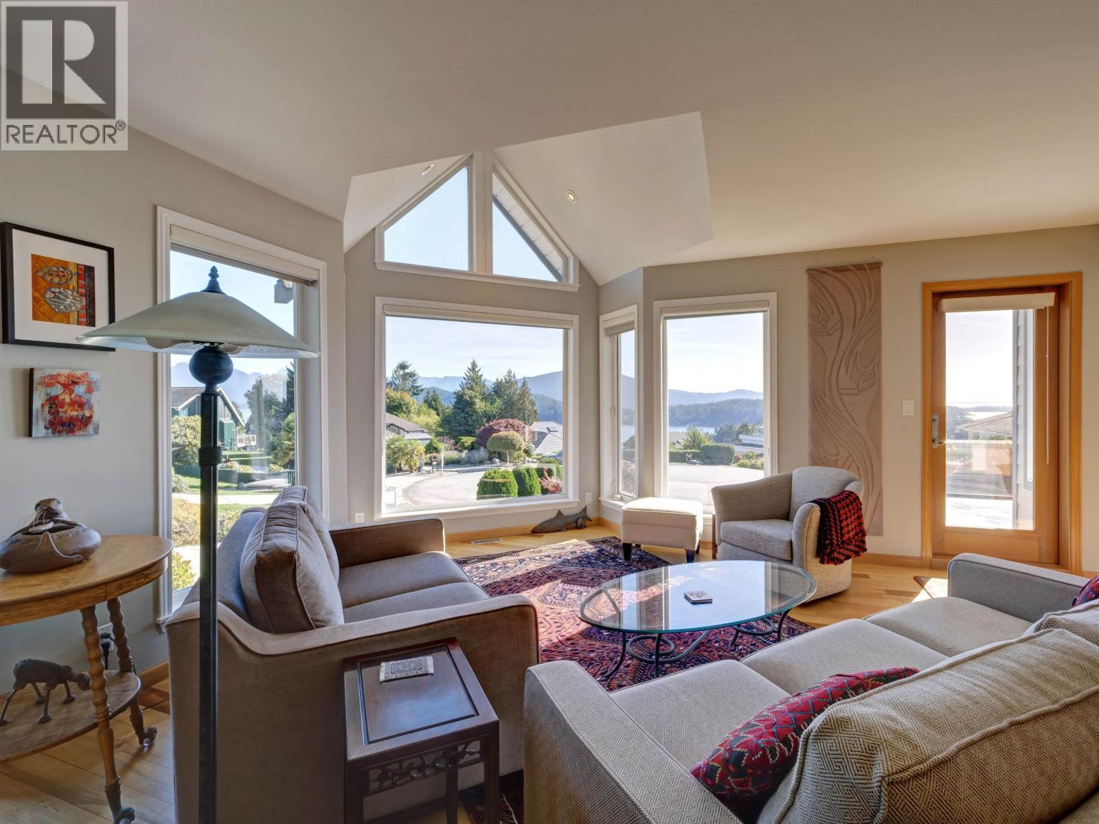 806 Oceanmount Boulevard, Gibsons, British Columbia  V0N 1V8 - Photo 9 - R3054442