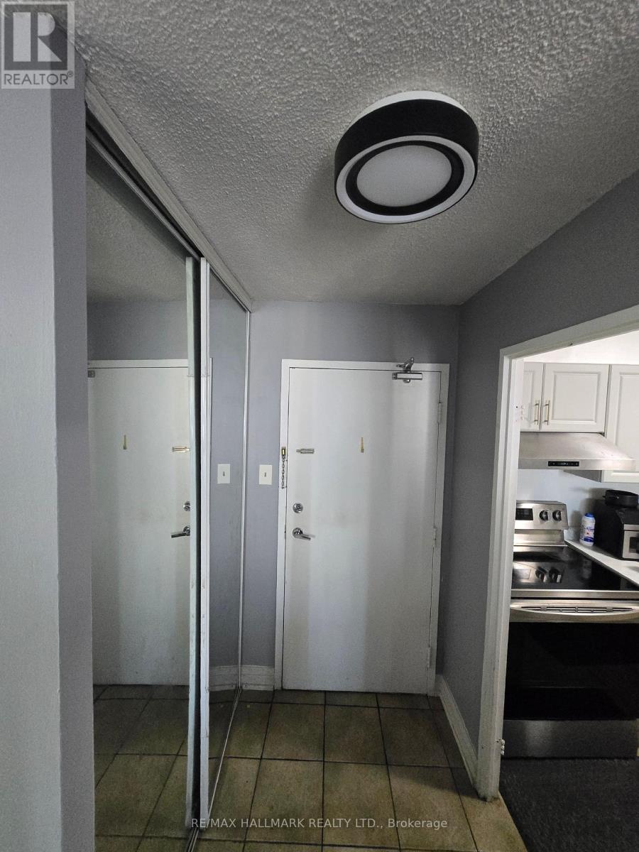 1802 - 3077 Weston Road, Toronto, Ontario  M9M 3A1 - Photo 5 - W12453077
