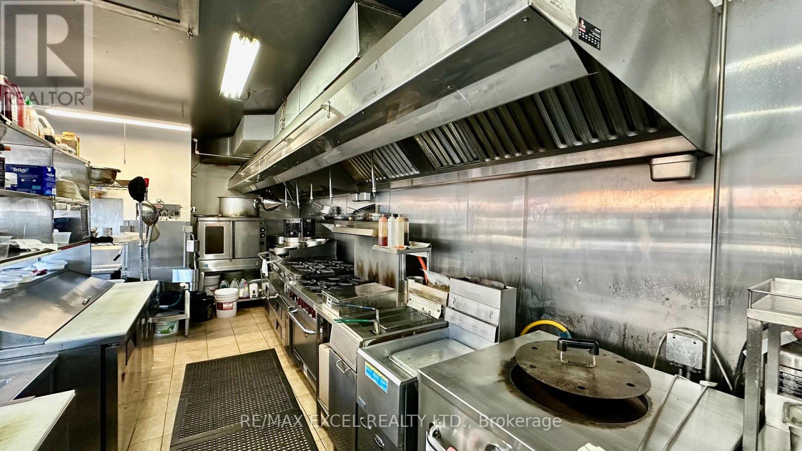 1370 St Clair Avenue W, Toronto, Ontario  M6E 1C4 - Photo 8 - W12453079